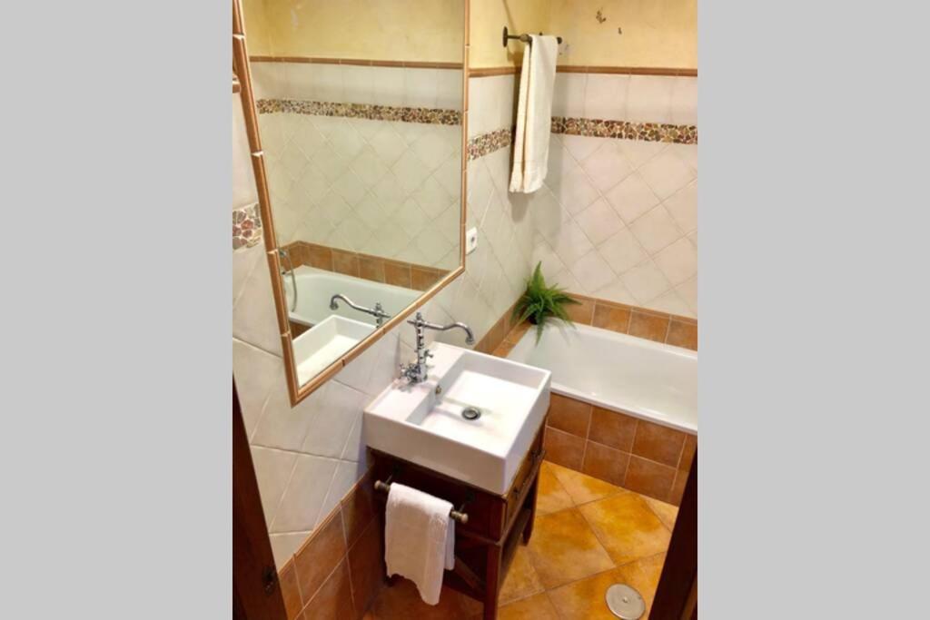 Gatu Premium Villa Lurberri Piscina Privada, 4 Dormitorios, 2 Banos, Parking , Jardines, " Preferente Mayores De 25 Anos Y Familias " In Y Barbacoa ชิกลานา เด ลา ฟรอนเตรา ภายนอก รูปภาพ